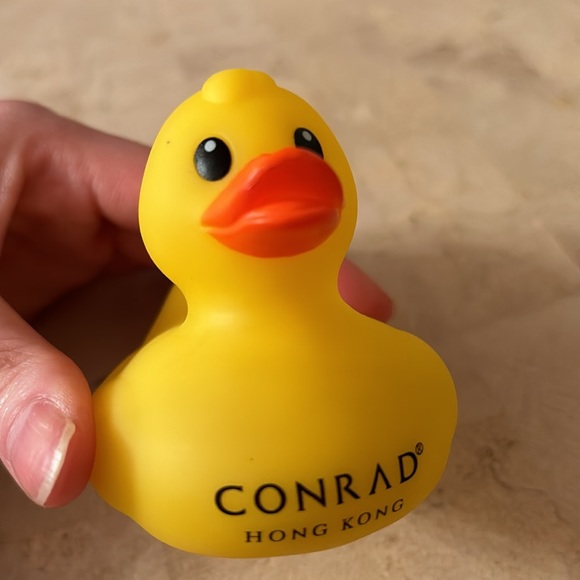 NEW Conrad Hong Kong Hotel Yellow Rubber Duck Toy - Picture 3 of 7
